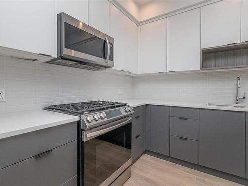 606-967 Whirlaway Cres, Langford, BC - Indoor Photo Showing Kitchen