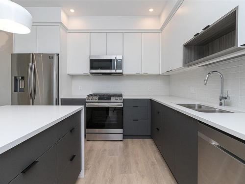 606-967 Whirlaway Cres, Langford, BC - Indoor Photo Showing Kitchen With Double Sink