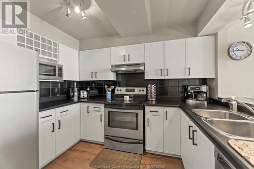 515 Riverside Drive West Unit# 1607, Windsor, ON - Indoor Photo Showing Kitchen With Double Sink