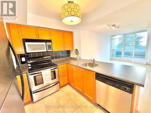 312 - 28 Harrison Garden Boulevard, Toronto, ON - Indoor Photo Showing Kitchen