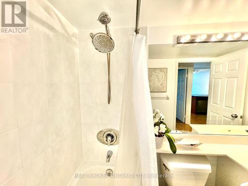 312 - 28 Harrison Garden Boulevard, Toronto, ON - Indoor Photo Showing Bathroom