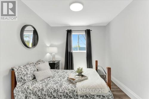 35 Reid Crescent, Collingwood, ON - Indoor Photo Showing Bedroom