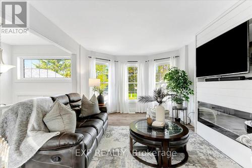 35 Reid Crescent, Collingwood, ON - Indoor Photo Showing Living Room With Fireplace