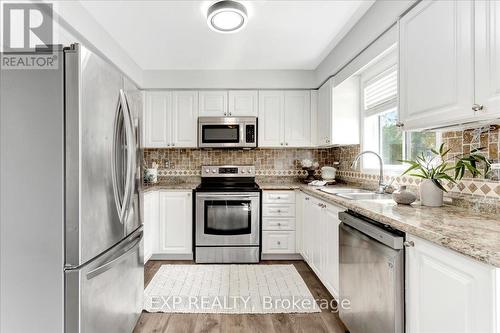 35 Reid Crescent, Collingwood, ON - Indoor Photo Showing Kitchen With Upgraded Kitchen