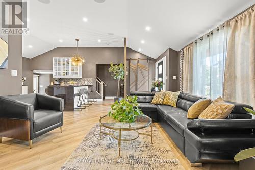 5 Dorothy Street, St. Catharines, ON - Indoor Photo Showing Living Room