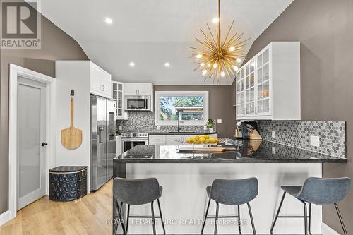 5 Dorothy Street, St. Catharines, ON - Indoor Photo Showing Kitchen With Upgraded Kitchen