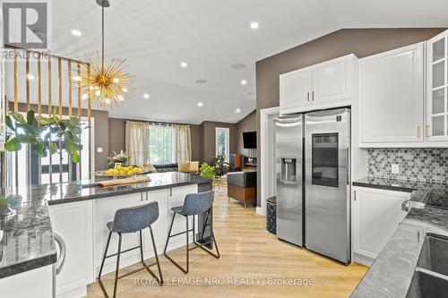 5 Dorothy Street, St. Catharines, ON - Indoor Photo Showing Kitchen With Upgraded Kitchen