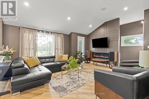 5 Dorothy Street, St. Catharines, ON - Indoor Photo Showing Living Room