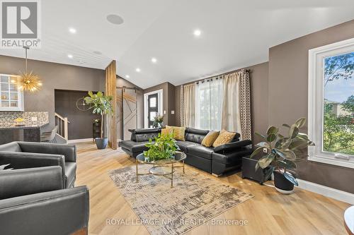 5 Dorothy Street, St. Catharines, ON - Indoor Photo Showing Living Room