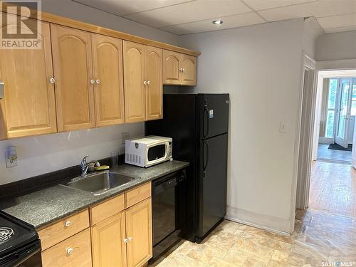 3033 Dewdney Avenue, Regina, SK - Indoor Photo Showing Kitchen