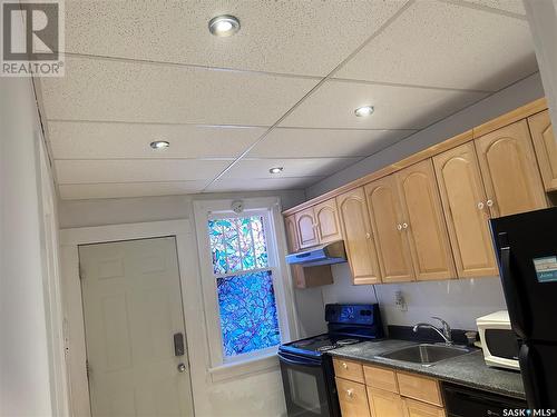 3033 Dewdney Avenue, Regina, SK - Indoor Photo Showing Kitchen