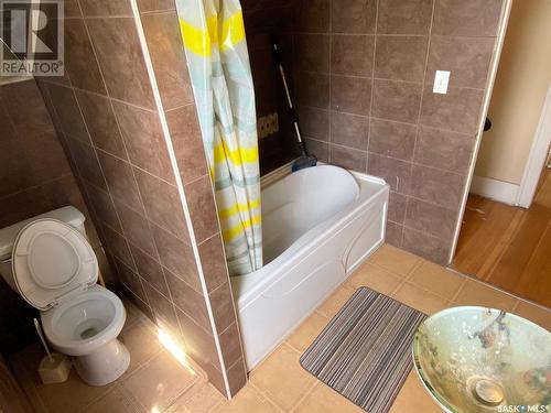 3033 Dewdney Avenue, Regina, SK - Indoor Photo Showing Bathroom