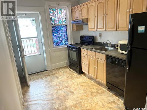 3033 Dewdney Avenue, Regina, SK - Indoor Photo Showing Kitchen