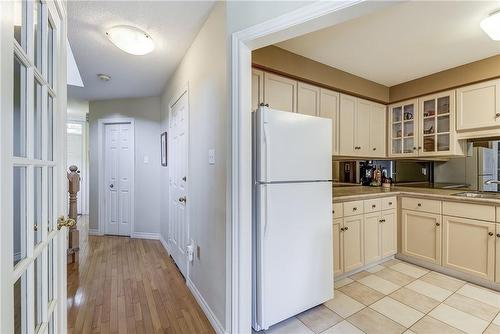 2141 Ghent Avenue, Burlington, ON - Indoor Photo Showing Kitchen