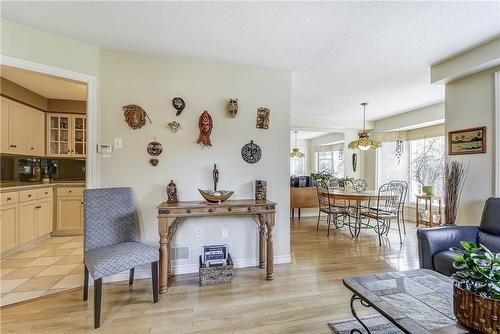 2141 Ghent Avenue, Burlington, ON - Indoor Photo Showing Living Room