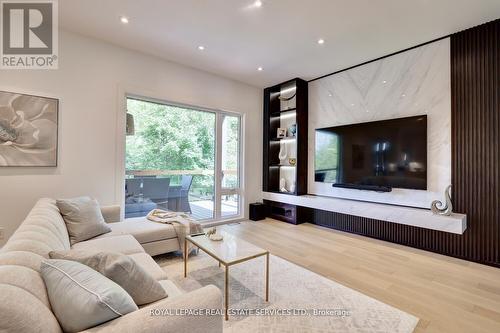 59 Riverview Heights, Toronto, ON - Indoor Photo Showing Living Room