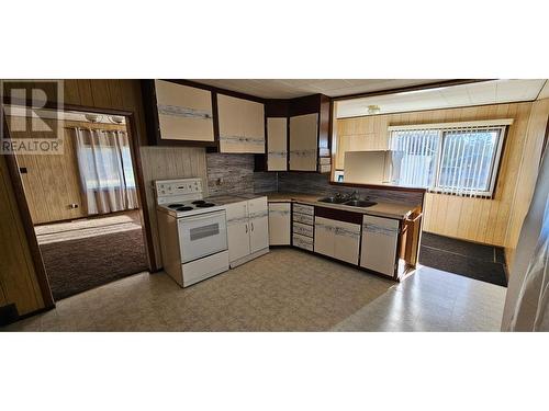 766 307Th  Street, Kimberley, BC - Indoor Photo Showing Kitchen With Double Sink