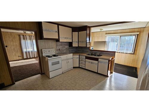 766 307Th Street, Kimberley, BC - Indoor Photo Showing Kitchen With Double Sink