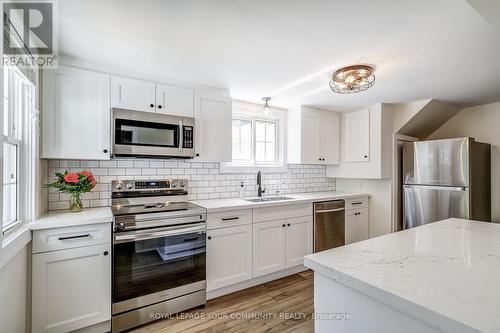 3 Hardwood Drive, Georgina (Sutton & Jackson'S Point), ON - Indoor Photo Showing Kitchen With Upgraded Kitchen