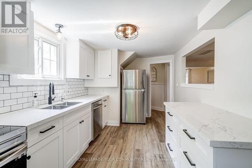 3 Hardwood Drive, Georgina (Sutton & Jackson'S Point), ON - Indoor Photo Showing Kitchen With Double Sink With Upgraded Kitchen