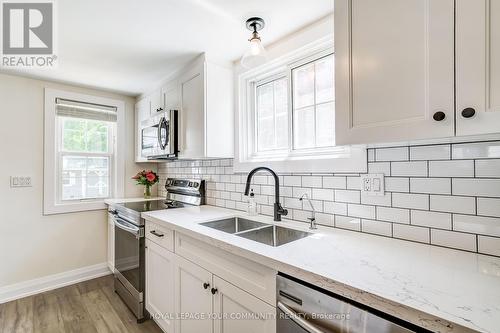 3 Hardwood Drive, Georgina (Sutton & Jackson'S Point), ON - Indoor Photo Showing Kitchen With Double Sink With Upgraded Kitchen