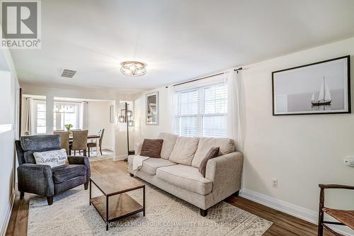 3 Hardwood Drive, Georgina (Sutton & Jackson'S Point), ON - Indoor Photo Showing Living Room