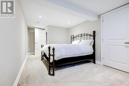 313 Silvana Crescent, Burlington, ON - Indoor Photo Showing Bedroom