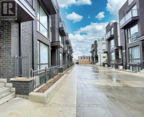 42 - 26 Fieldway Road, Toronto (Islington-City Centre West), ON - Outdoor