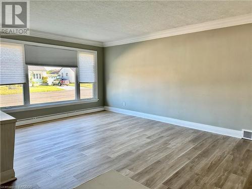 255 6Th Street, Hanover, ON - Indoor Photo Showing Other Room