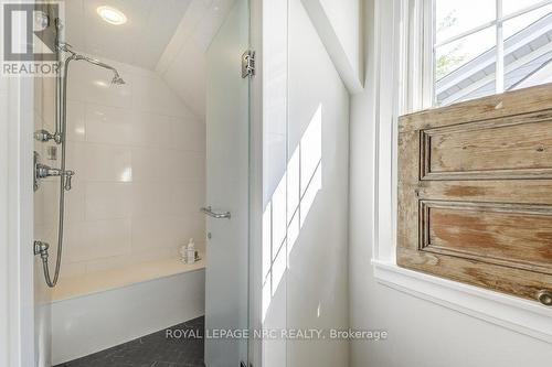 2 Pinehill Road, St. Catharines (Old Glenridge), ON - Indoor Photo Showing Bathroom