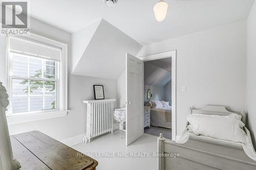 2 Pinehill Road, St. Catharines (Old Glenridge), ON - Indoor Photo Showing Bedroom