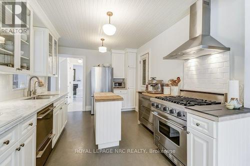 2 Pinehill Road, St. Catharines (Old Glenridge), ON - Indoor Photo Showing Kitchen With Double Sink With Upgraded Kitchen