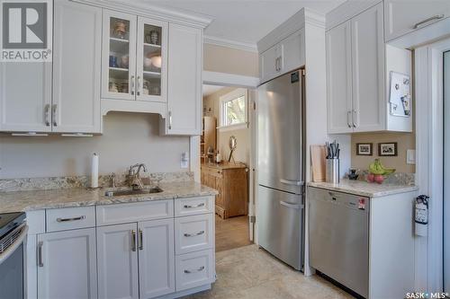 702 King Street, Saskatoon, SK - Indoor Photo Showing Kitchen With Stainless Steel Kitchen With Upgraded Kitchen