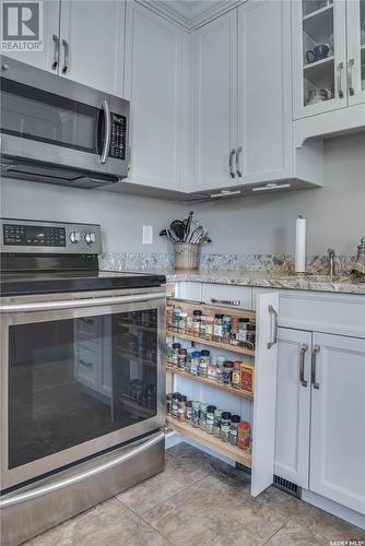 702 King Street, Saskatoon, SK - Indoor Photo Showing Kitchen With Stainless Steel Kitchen