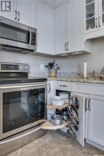 702 King Street, Saskatoon, SK - Indoor Photo Showing Kitchen With Stainless Steel Kitchen