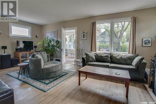 702 King Street, Saskatoon, SK - Indoor Photo Showing Living Room