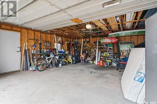 34 Palmer Place, Saskatoon, SK - Indoor Photo Showing Garage