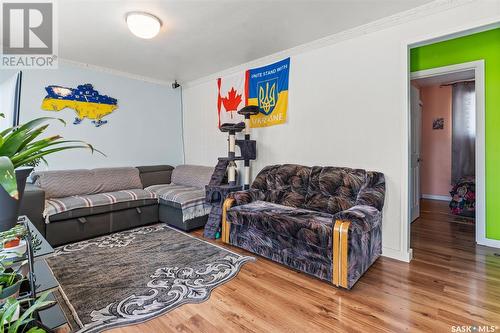 34 Palmer Place, Saskatoon, SK - Indoor Photo Showing Living Room