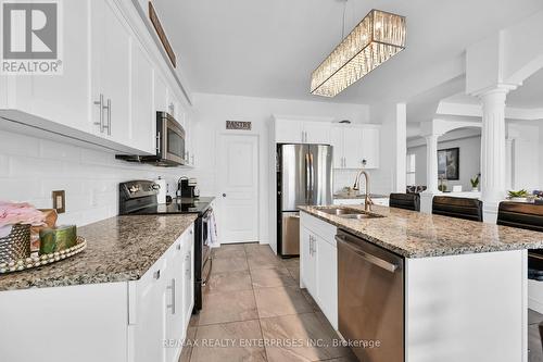 130 Chartwell Circle, Hamilton, ON - Indoor Photo Showing Kitchen With Double Sink With Upgraded Kitchen