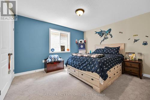 130 Chartwell Circle, Hamilton, ON - Indoor Photo Showing Bedroom