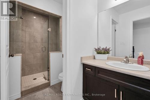 130 Chartwell Circle, Hamilton, ON - Indoor Photo Showing Bathroom