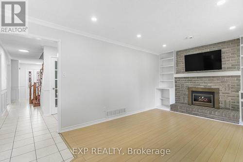 19 Driftwood Place, Hamilton, ON - Indoor Photo Showing Living Room With Fireplace