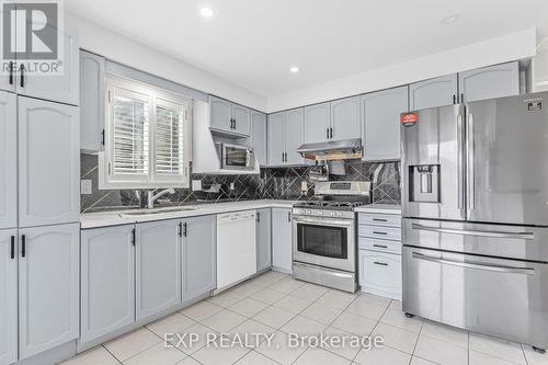 19 Driftwood Place, Hamilton, ON - Indoor Photo Showing Kitchen