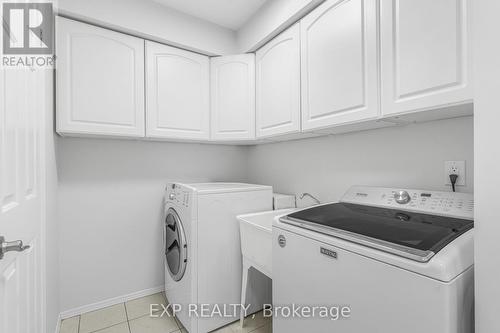 19 Driftwood Place, Hamilton, ON - Indoor Photo Showing Laundry Room