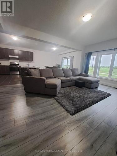 94 Sunset Way, Thorold, ON - Indoor Photo Showing Living Room