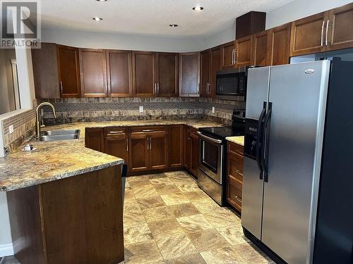 9815 117 Avenue, Fort St. John, BC - Indoor Photo Showing Kitchen With Double Sink