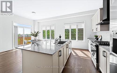 1369 Blackmore Street, Innisfil (Alcona), ON - Indoor Photo Showing Kitchen With Upgraded Kitchen