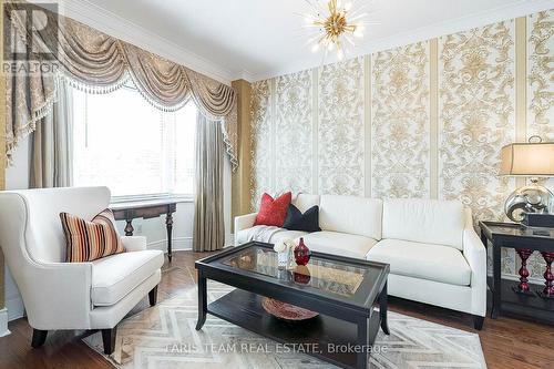 166 Tower Hill Road, Richmond Hill, ON - Indoor Photo Showing Living Room