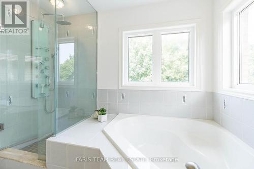 166 Tower Hill Road, Richmond Hill (Jefferson), ON - Indoor Photo Showing Bathroom