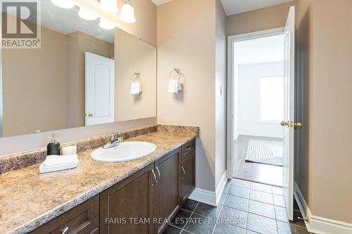 166 Tower Hill Road, Richmond Hill (Jefferson), ON - Indoor Photo Showing Bathroom